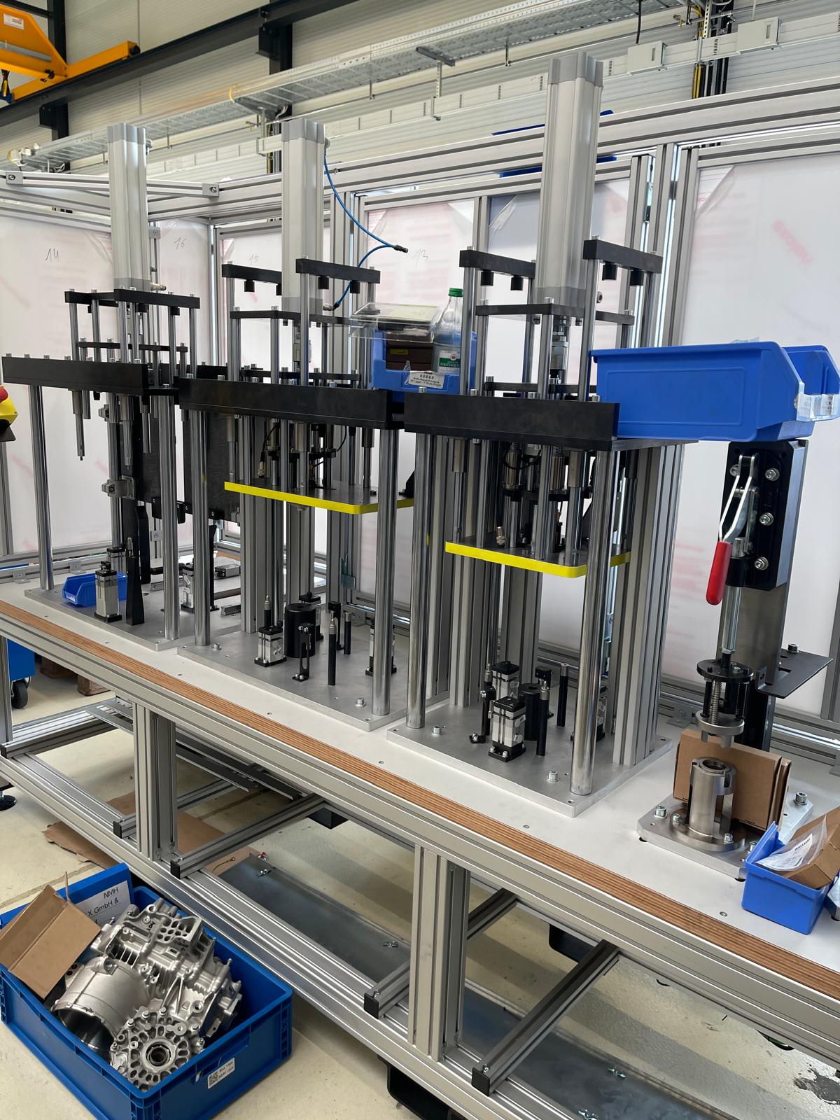 Serienmontage von modular aufgebauten Stationen